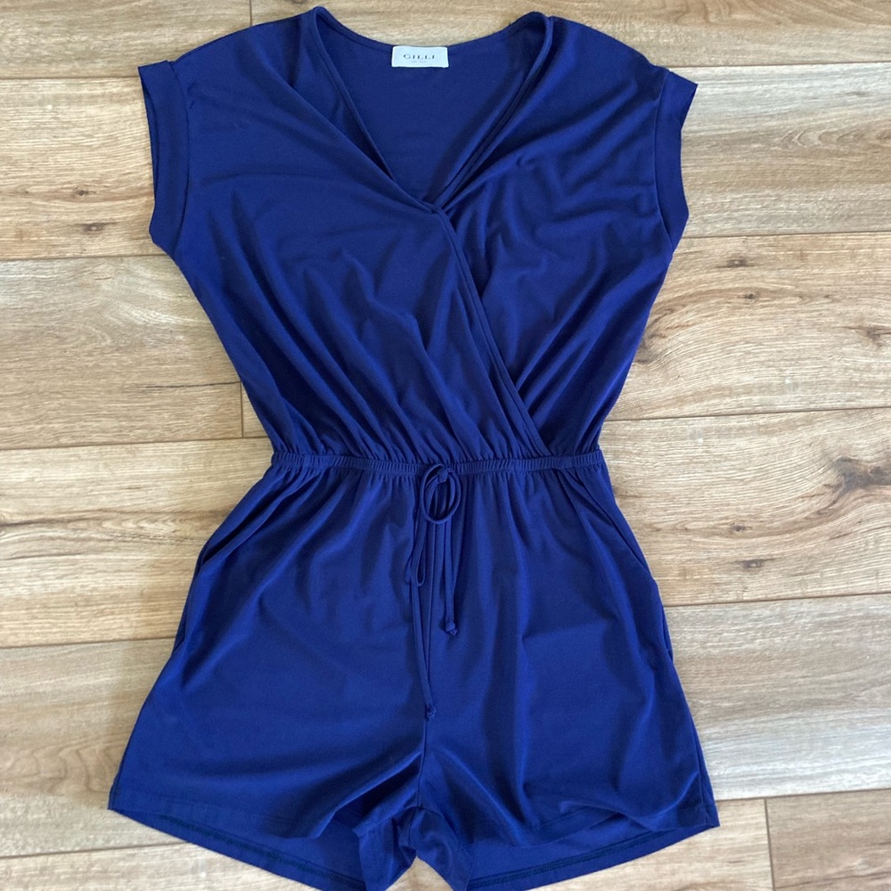 Gilli jumpsuit size 6